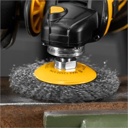 Щетка для УШМ, 125 мм, "Тарелка", витая нержавеющая проволока 0.3 мм, М14 Denzel 10851