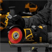 Щетка для УШМ, 100 мм, Плоская, нейлоновая щетина, посадка 22,2 мм Denzel 10857