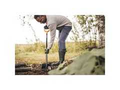 Лопата штыковая с удлиненным лезвием и удлин ручкой FISKARS (черная) 6964